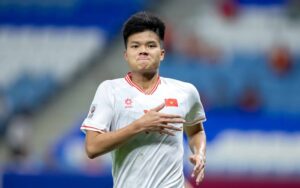 Nguyễn Văn Tùng: Cầu thủ bóng đá chuyên nghiệp hàng đầu Việt Nam